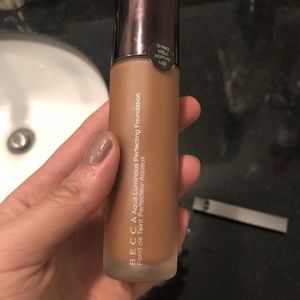 BECCA DEEP BRONZE FOUNDATION